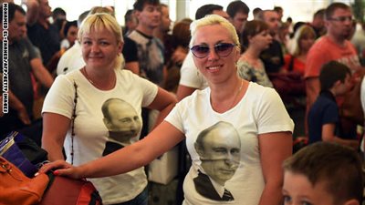 وفود المملكة المتحدة وروسيا السياحية تتحدي قرارات الرؤساء ويتدفقون إلى مصر.. وصول 172 سائحًا إنجليزيًا.. مطار شرم الشيخ يستقبل 91 رحلة متنوعة.. وانتظام حركة الملاحة الجوية بمطار الغردقة