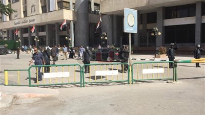 تعزيزات أمنية مكثفة تزامنا مع محاكمة المتهم بقتل طفليه بالدقهلية