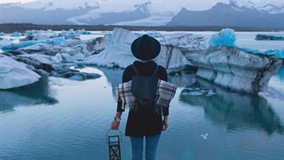 فتاة تحقق أحلامها في السفر والمال مقابل نشر رحلتها «صور»