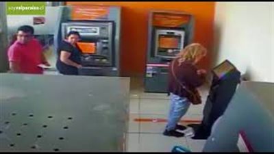 جرأة أصغر لص ماكينات صرف آلى تربك العملاء (فيديو وصور)