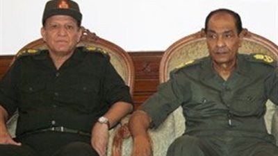 بعد عامين.. النائب العام يأمر باستدعاء مقدمي بلاغات ضد طنطاوى وعنان