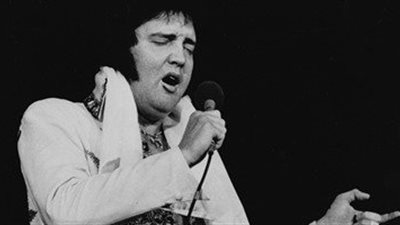 طرح حذاء «ألفيس بريسلي» في مزاد ببريطانيا