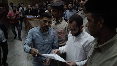 كواليس محاكمة المتهم بقتل طفليه في الدقهلية.. المحكمة تتسلم قرارات اللجنة الثلاثية من الطب الشرعي.. فض الأحراز واستخراج بيان بمكالمات هاتف المتهم خلال 4 أيام.. وتأجيل القضية لـ20 يناير