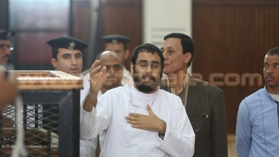 نشرة الحوادث.. تأجيل محاكمة علاء عبد الفتاح في أحداث الشورى لـ17 نوفمبر.. تجديد حبس عناصر خلية كتائب حلوان الإرهابية.. إحالة 5 مسئولين بحي شمال الجيزة ومقاول للجنايات.. ضبط فتيات ليل بالجيزة