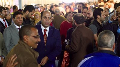 مصادرة أوراق الدعاية داخل اللجان الانتخابية بالزمالك