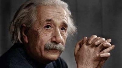 أخطر ما قاله ألبرت أينشتاين خلال لقائه مع هيكل (صور)