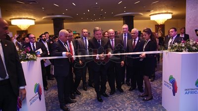 هشام توفيق: خطة تطوير شاملة للنهوض بصناعة الغزل والنسيج (صور)