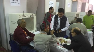أشرف صبحي يدلي بصوته في انتخابات الزمالك
