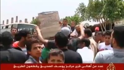 بالفيديو.. أهالي قرية بالفيوم يقطعون الطريق بسبب انقطاع المياه