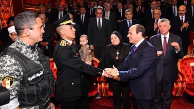 لقطة اليوم.. أسرة الشهيد وائل طاحون تتصدر حفل عيد الشرطة 68 