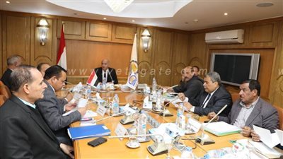 محافظ قنا يجتمع بأعضاء مجلس النواب لمناقشة أبرز قضايا ومشاكل المواطنين| صور