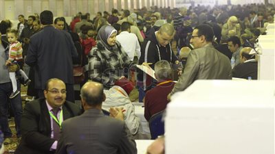 مشادة بين أحد مؤيدي لؤي دعبس وأمن النادي بانتخابات الزمالك