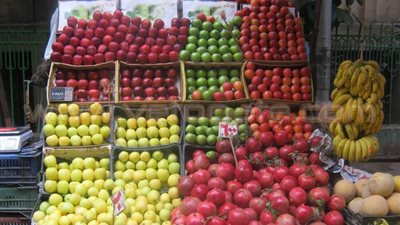 بالصور.. ارتفاع أسعار الخضراوات والفاكهة وانخفاض الأسماك وثبات اللحوم