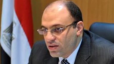 حامد يناقش مع وفد 