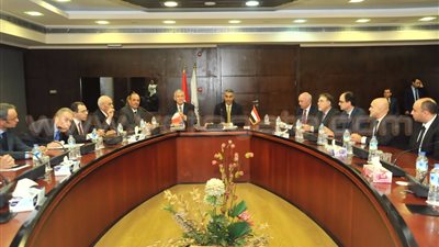 بالصور.. وزير النقل يوقع عقود المرحلة الثالثة من مترو «العتبة»