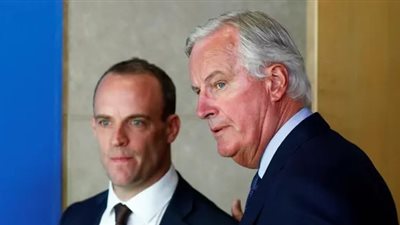 أعضاء حزب رئيسة وزراء بريطانيا يصوتون على سحب الثقة منها