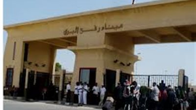 عبور 12 مرحلًا فلسطينيًا من ميناء 