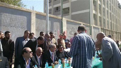 وزير الرياضة ومحافظ قنا يسددان هدفين بمرمى ملعب «هو» (فيديو)