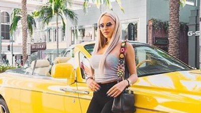 القبض على «موديل» لتهريب ملابس جلد الثعابين المهددة بالانقراض (صور)