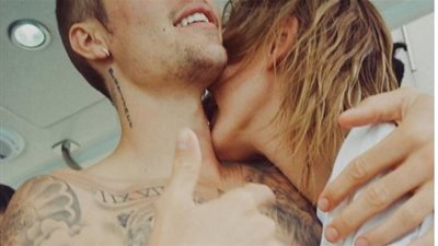 هايلي بالدوين وجاستن بيبر يعلنان زواجهما السري بعد شهرين