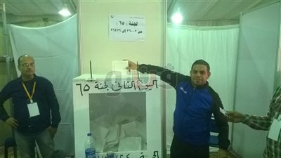 كريم حسن شحاتة يدلي بصوته في انتخابات الزمالك «صورة»