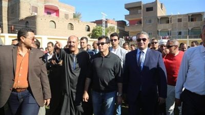 وزير الرياضة يتفقد مركزي شباب القمانة وأولاد نجم بنجع حمادي (صور)