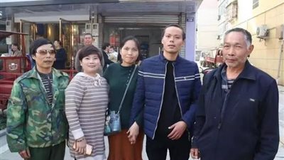 تطبيق «تيك توك» يعيد متسولا لعائلته بعد 8 سنوات (صور)