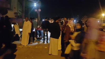 توافد المئات من أبناء الإسماعيلية للتبرع بالدم لمصابي العريش (صور)