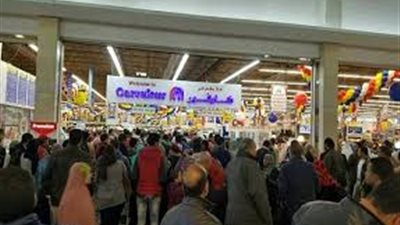 حصاد «الملابس والمواد الغذائية» في 2017.. «زنانيري: 150% زيادة في أسعار المستورد والمحلي 100%.. «الثروة الداجنة»: ارتفاع الأسعار بمعدلات قياسية.. والقصابين: الركود يسيطر على ا