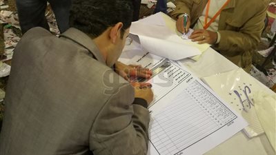 لجنة انتخابات الزمالك تجهز أوراق رصد وفرز الأصوات (صور)