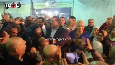 أحمد مرتضى يهتف «العو أهو» بحضور مؤيديه قبل إغلاق التصويت (فيديو)