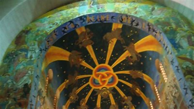 لوحة «أصل العالم».. تحفة فنية في سقف كاتدرائية بورسعيد (فيديو وصور)