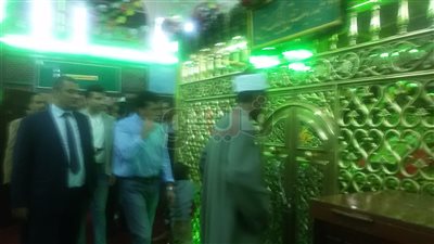 وزير الشباب ومحافظ قنا يزوران ضريح عبد الرحيم القنائي (فيديو)