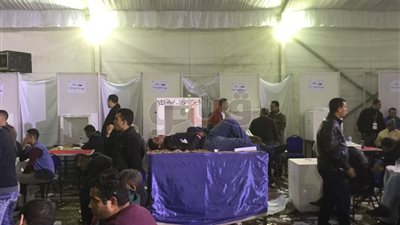 انتخابات الزمالك.. الإرهاق يسيطر على أنصار قائمتي مرتضى وسليمان (صور)
