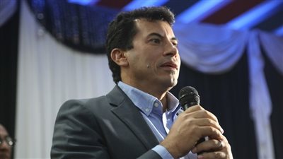 وزير الرياضة في حضن الصعيد.. يفتتح نادي نقادة بنحر عجل.. يفاجئ نزل الشباب.. يؤكد دعم الابتكار بالأندية.. يزور ضريح القنائي.. ويؤكد للأهالي: «هشتري شقة هنا» (صور)