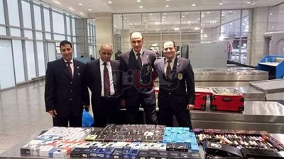 إحباط تهريب شيش إلكترونية بـ150 ألف جنيه في مطار القاهرة (صور)