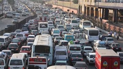 نشرة المرور.. كثافات مرورية بالطرق الرابطة بين القاهرة والجيزة.. محاور الثورة وصفط اللبن و26 يوليو وجسر السويس الأكثر زحاما.. وتباطؤ الحركة بالدائري والأوتوستراد وصلاح سالم