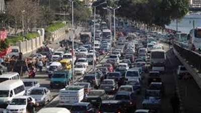 «المرور» كثافات معتادة بأغلب الطرق والمحاور (فيديو)