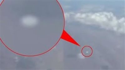 بالفيديو.. جسم فضائي يحلق بالقرب من طائرة ركاب إيرانية