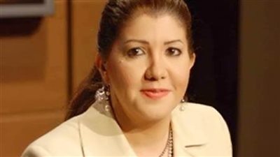 رولا خرسا تروج لكتابها بمعرض القاهرة الدولي للكتاب