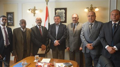 وزير قطاع الأعمال العام يبحث مع سفير تشاد التعاون المشترك