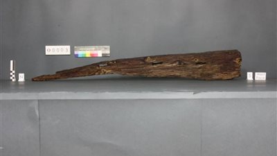 بالصور.. نقل 15 قطعة من مركب خوفو الثانية للمتحف الكبير