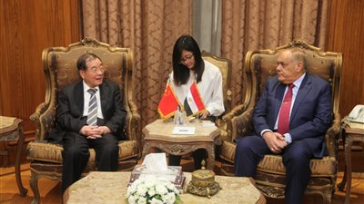 رئيس الهيئة العربية للتصنيع يستقبل السفير الصيني لبحث التعاون