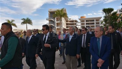 وزير التعليم العالي يتفقد المعهد التكنولوجي العالي بالعاشر (صور)