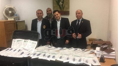 ضبط مستلزمات طبية تركية قبل تهريبها مع راكب بمطار برج العرب