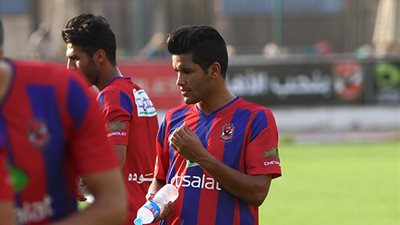 صالح جمعة يكتفي بالجري حول الملعب بمران الأهلي