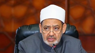 شيخ الأزهر يغادر مطار القاهرة الدولي متجها إلى الإمارات