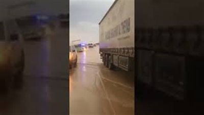 رد فعل مواطن تعرض سائق شاحنة للإغماء بالسعودية (فيديو)