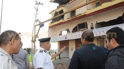 بالصور.. إزالة عقار مخالف بحرم الدائري في كرداسة