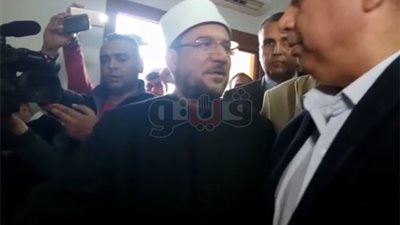 صرف 20 ألف جنيه لإمام مسجد الروضة المصاب (صور)